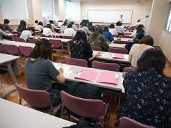 社会福祉士国家試験に向けた挑戦講座の様子