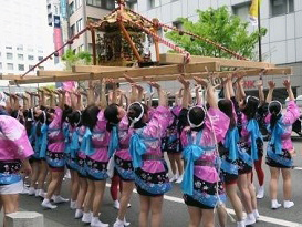 2018年度生田祭 女子神輿奉仕の様子