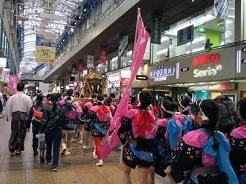 2018年度生田祭 女子神輿奉仕の様子