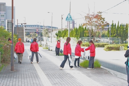 学生による清掃風景1